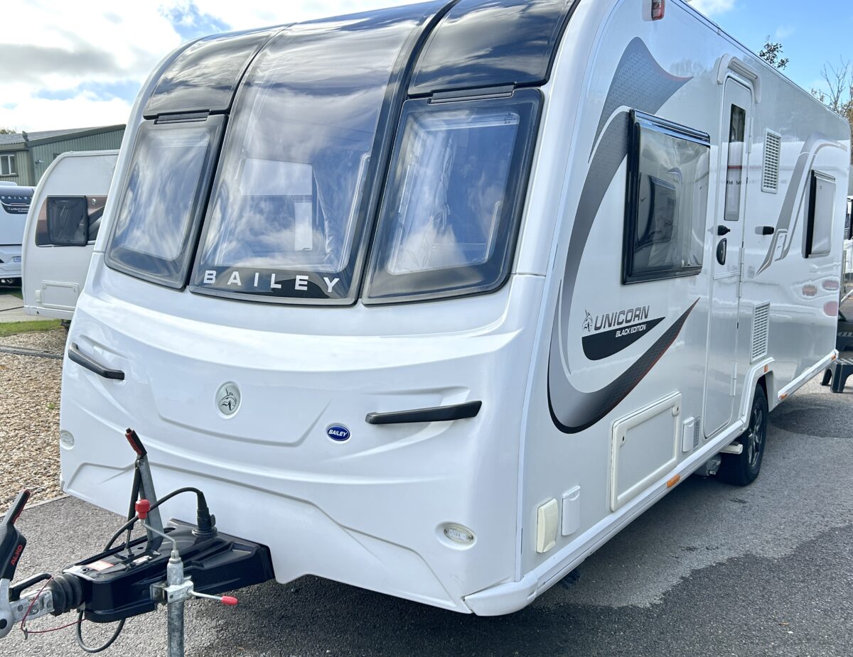 Bailey Unicorn Black Edition Cabrera