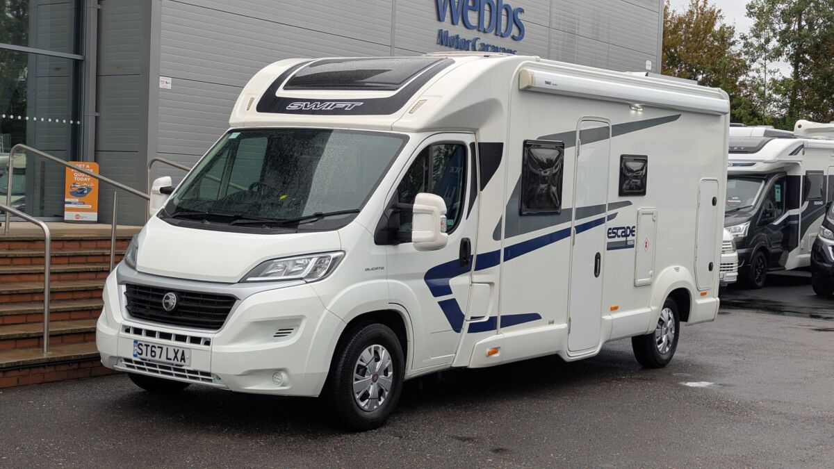Swift Escape 695